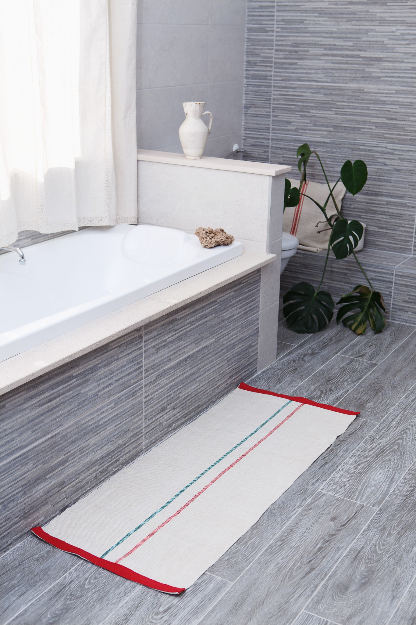 linen and hemp bath rug with red and green stripes