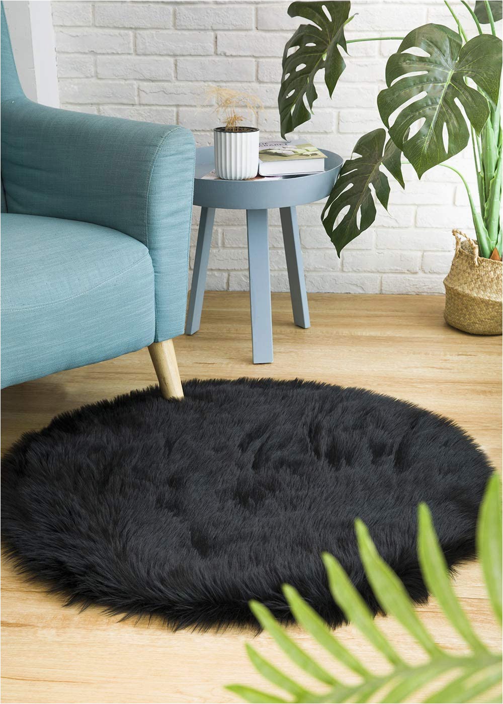 Black Faux Fur area Rug Ciicool soft Faux Sheepskin Fur area Rugs Fluffy Rugs for Bedroom Silky Fuzzy Carpet Furry Rug for Living Room Girls Rooms Black Round 3 X 3 Feet