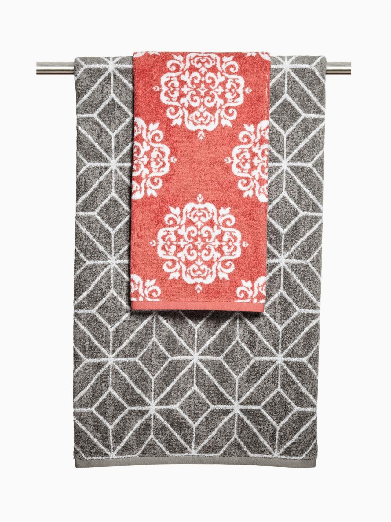 Coral Bath towels and Rugs Bathroom towel Color Binations Gray Accent towels In 2020
