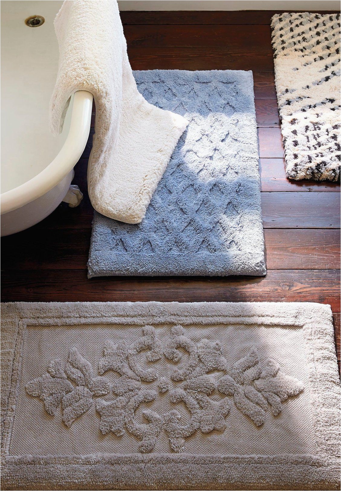 Removable Memory Foam Bath Rug Everly S Overtufted Damask Design and Piqué Background Lends