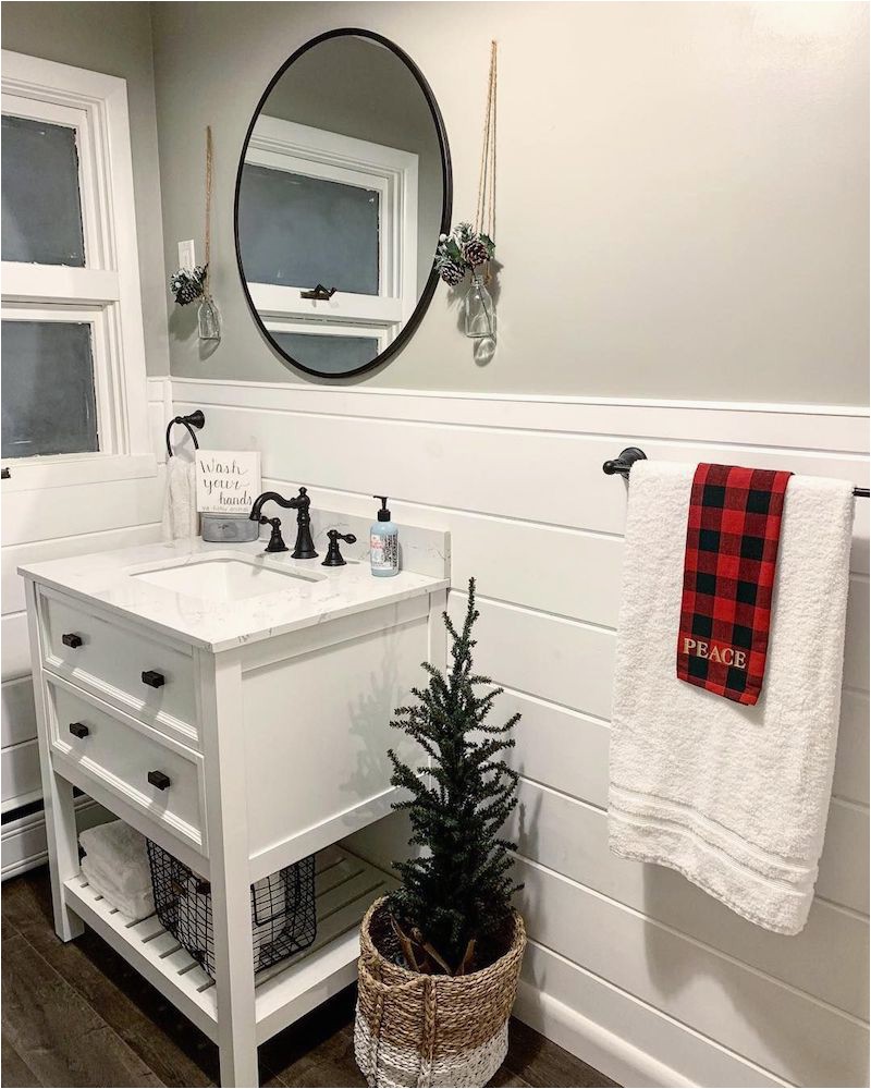 Christmas Bathroom Rugs and towels 15 Brilliant Christmas Bathroom Decor Ideas