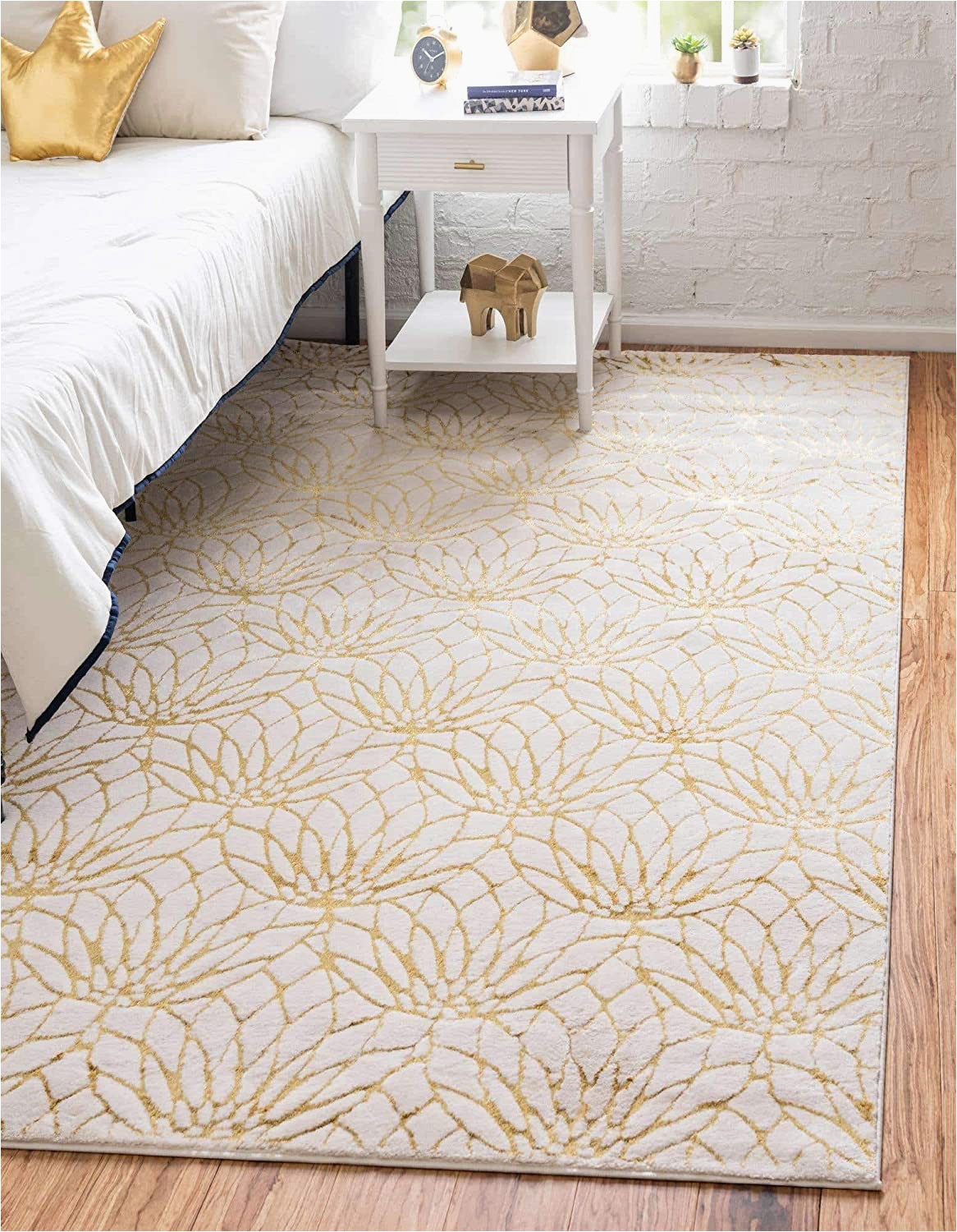 Metallic Gold Bathroom Rugs Unique Loom Marilyn Monroe Glam Collection Textured Geometric Trellis area Rug 5 0 X 8 0 Rectangle White Gold