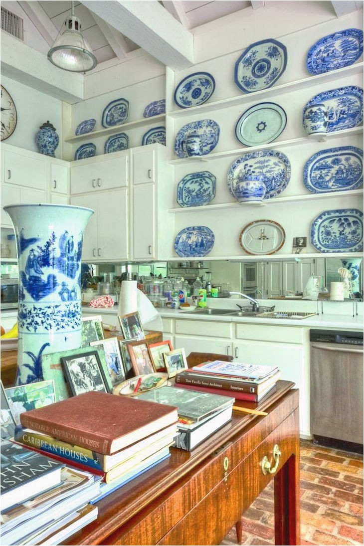 Blue and White Chinoiserie Rug My Room isn T Blue Can I Still Do Blue and White