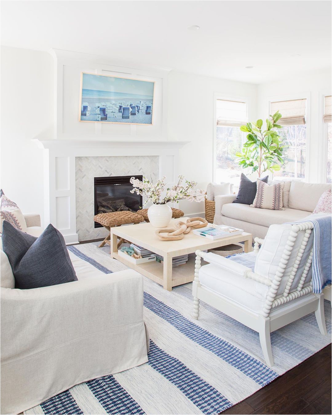 Blue and White Rug Living Room 39 Coastal Living Rooms to Inspire You