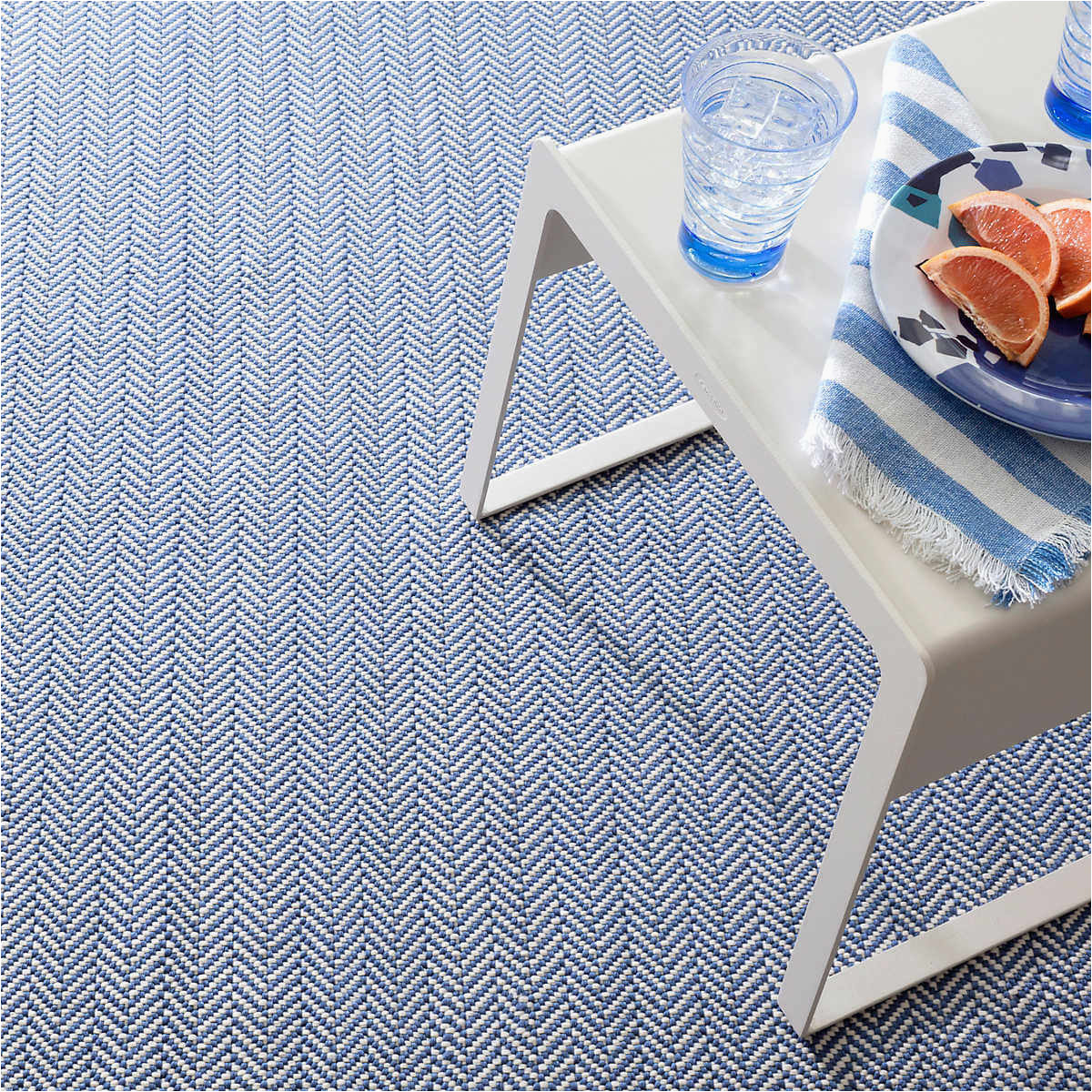 Albert and Dash area Rugs Dash and Albert Herringbone Indoor-outdoor Denim – Ivory Rug Studio