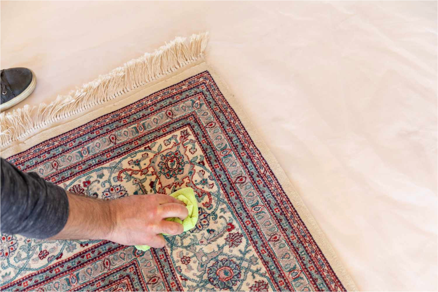 Can You Clean area Rugs On Hardwood Floors How to Clean An area Rug