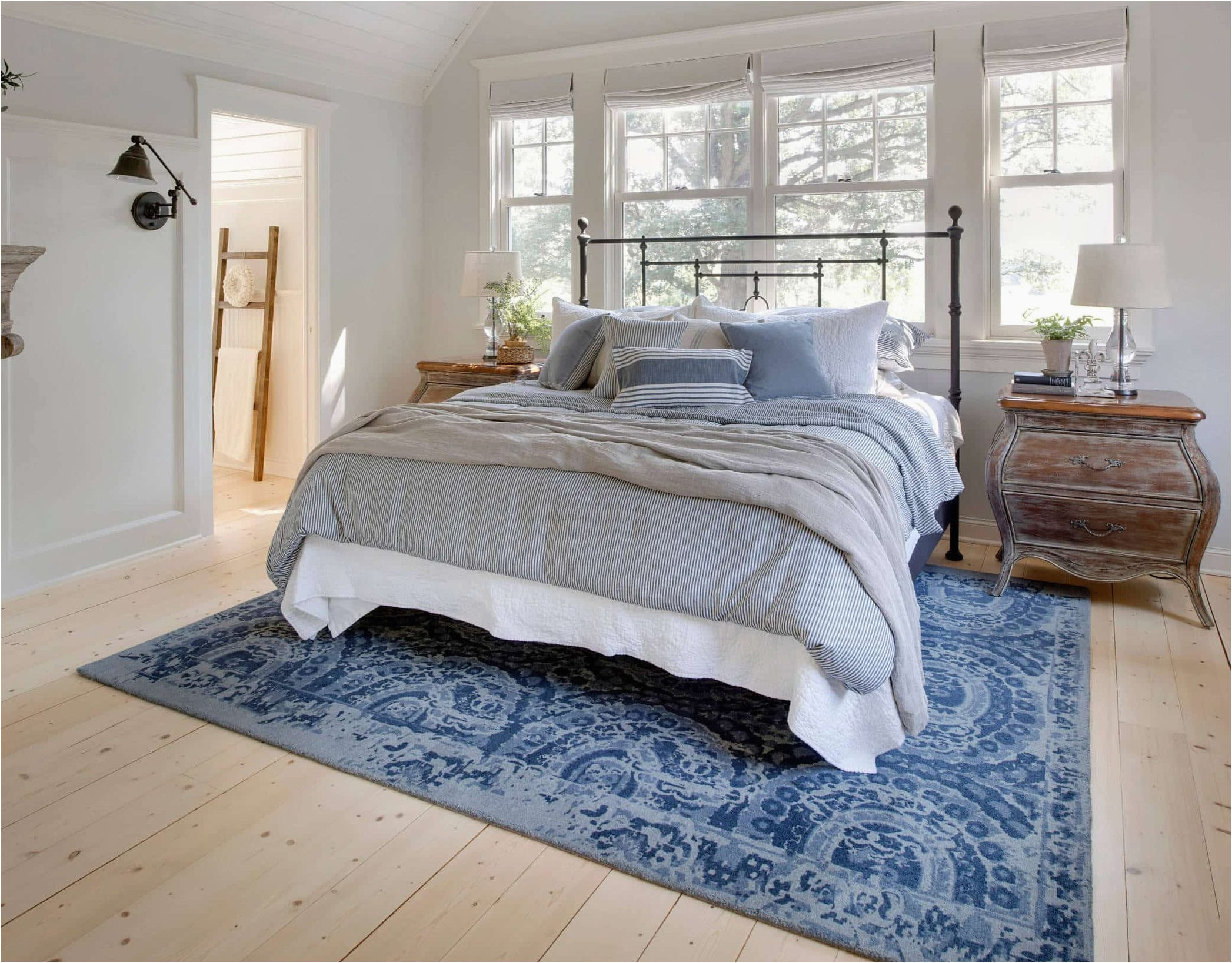 King Size Bed area Rug What Size Rug Do You Put Under A King Size Bed? – Decor Snob